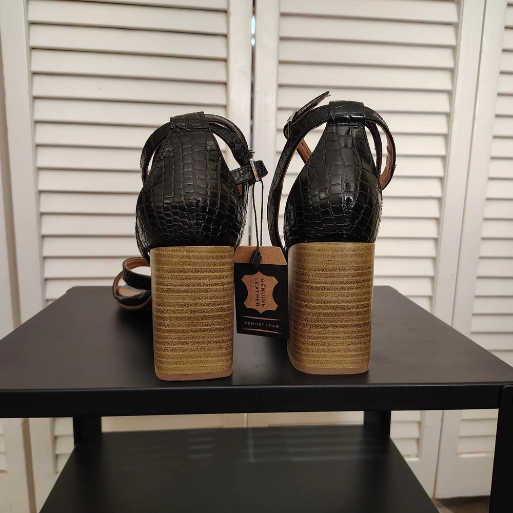 NWT Crevo Black Croc-Embossed Strappy Block Heel Sandals Size 9.5